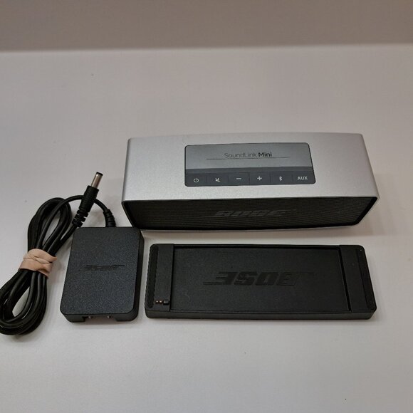 Bose SoundLink Mini Bluetooth Wireless Mobile Portable Speaker Silver Charger 3